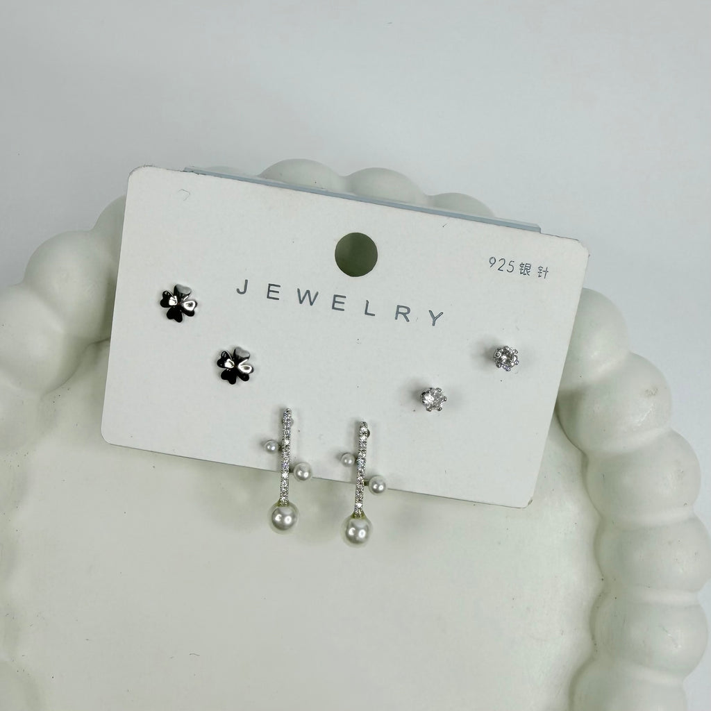 Mystery Stud Earrings Card – 3 Pairs